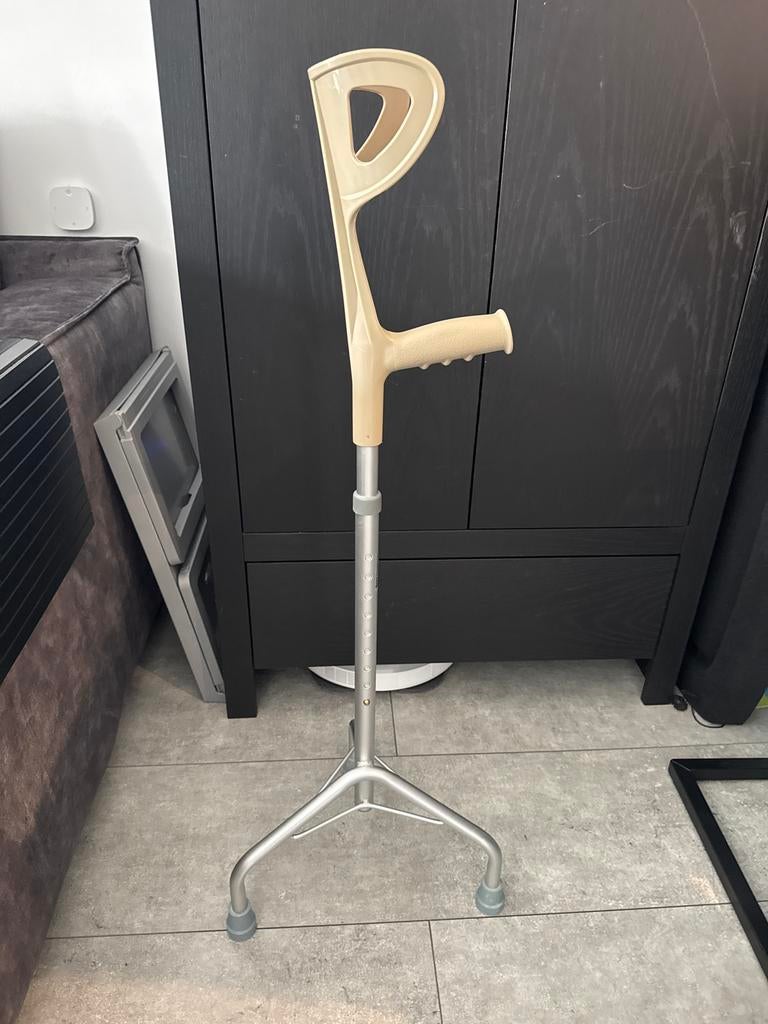 Wandelstok, loopkruk, elleboogkruk - 3 poten, Diversen, Wandelstokken, Ophalen, Verstelbaar, Zo goed als nieuw