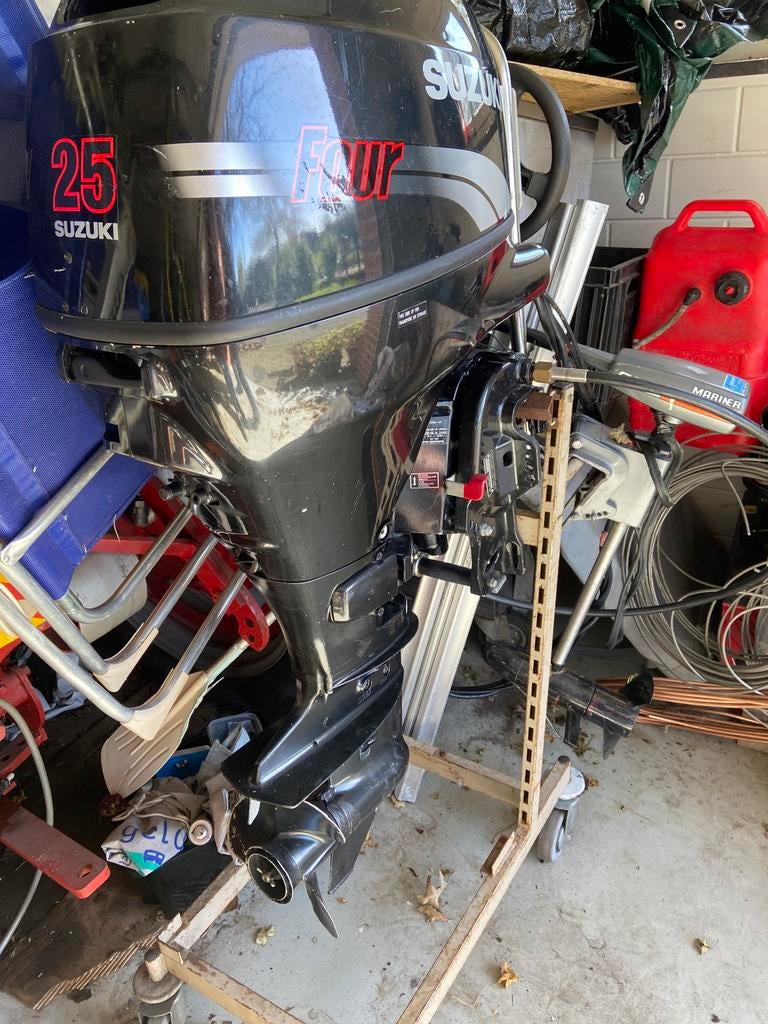 Te Koop: Buitenboordmotor Suzuki 25 pk, Ophalen, Nieuw, Benzine, 30 pk of meer