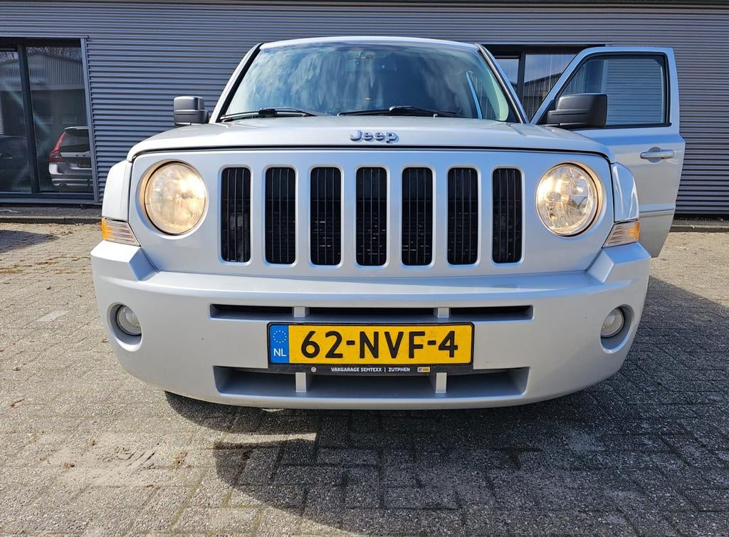 Jeep Patriot 2.4 CVT 2010 Grijs, Auto's, Jeep, Automaat, 450 kg, 4 cilinders, Vierwielaandrijving
