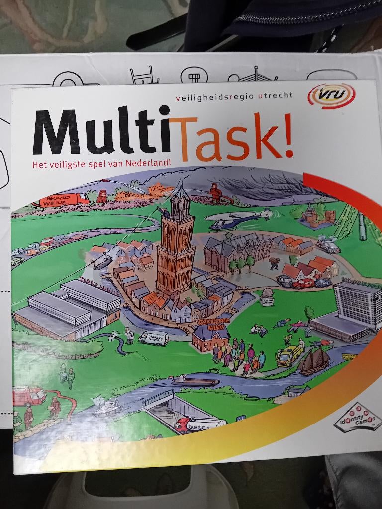 MULTITASK IDENTITY GAMES €3, Vijf spelers of meer, Ophalen of Verzenden, Zo goed als nieuw, Identity Games