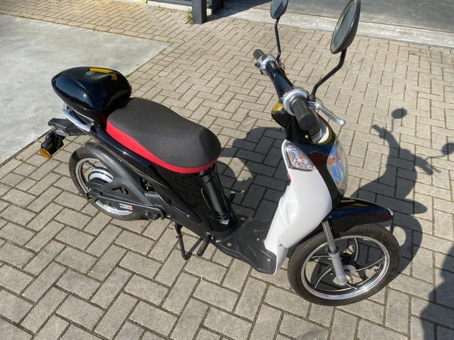 Zgan Nimoto electrische scooter, Ophalen, Zo goed als nieuw, Elektrisch, Overige merken