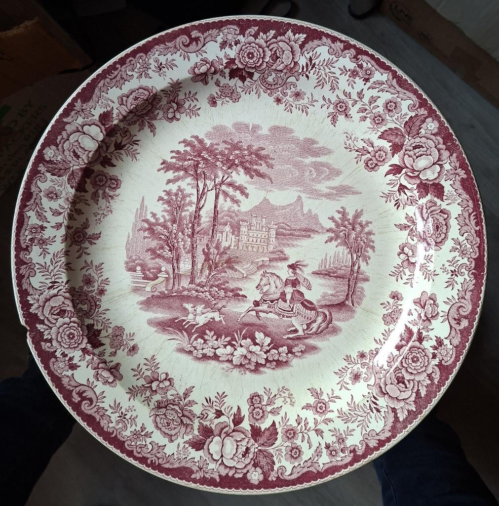 Een antiek bord van Petrus Regout, genaamd 'Amazone' rood, Ophalen of Verzenden