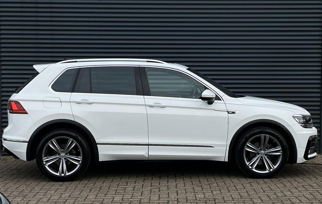 Volkswagen Tiguan 1.5 TSI 150PK 2X R-Line DSG, Auto's, Volkswagen, Euro 6, 4 cilinders, 150 pk, Leder en Stof