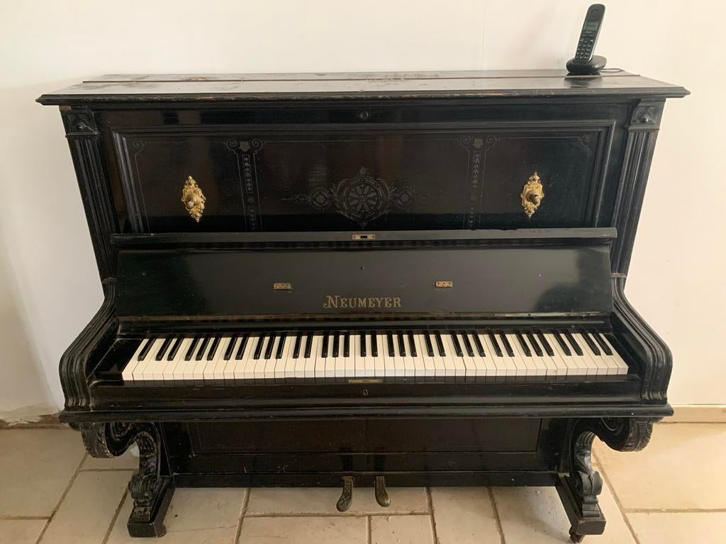 Gestemde piano Neumeyer, Muziek en Instrumenten, Piano's, Ophalen, Gebruikt, Zwart, Piano