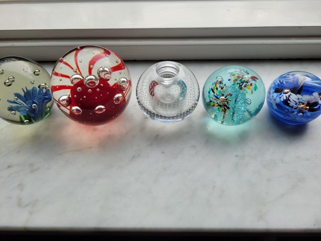 paperweight presse-papier kristal bloemen Murano spijkerbol, Antiek en Kunst, Antiek | Glas en Kristal, Ophalen of Verzenden