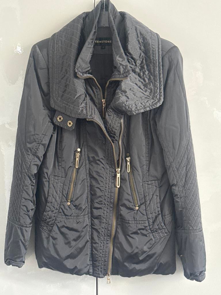 Stijlvolle Greenstone jas met opstaande kraag, Ophalen of Verzenden, Zo goed als nieuw, Maat 38/40 (M), Zwart