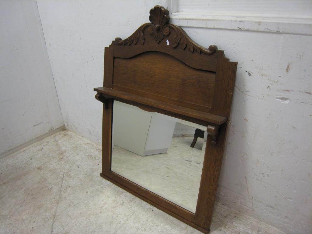 Antieke spiegel met kuif