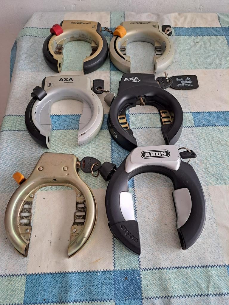 5 Axa defender en 1 abus amparo fietsslots met sleutels, Ophalen of Verzenden, Zo goed als nieuw