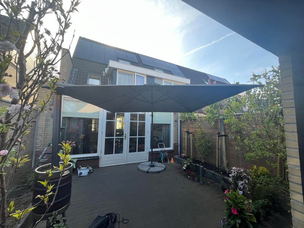 Zweefparasol Ibiza met stenen voet - Zo goed als nieuw, Tuin en Terras, Parasols, Ophalen, Kantelbaar, 3 tot 4 meter, Zweefparasol