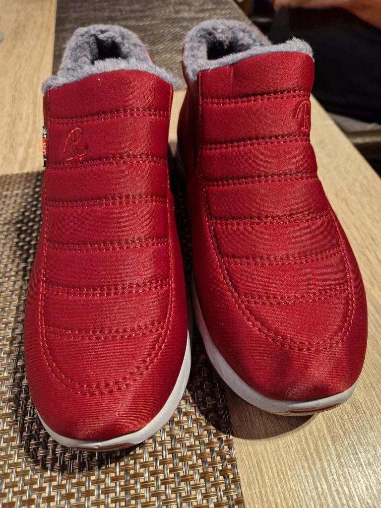 Te koop nieuwe sportieve dames schoenen geheel gevoerd, Ophalen, Nieuw, Sneakers of Gympen