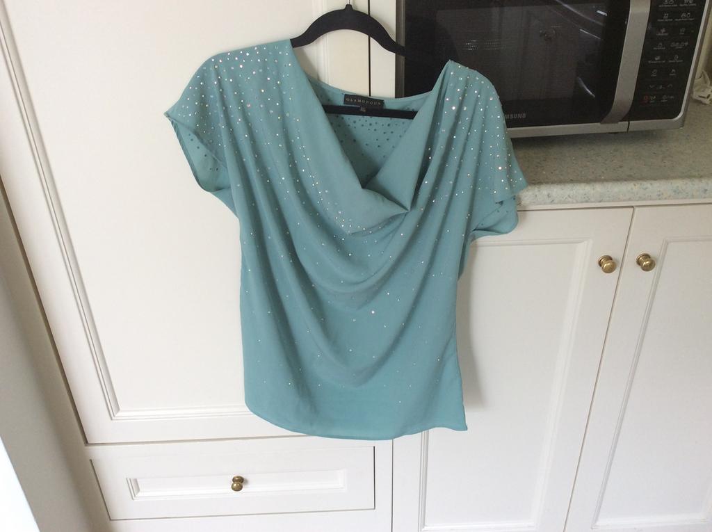 Top glamorous, Ophalen of Verzenden, Zo goed als nieuw, Maat 42/44 (L), Korte mouw