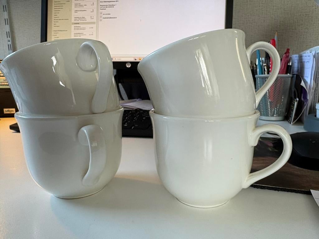 4 Villeroy & Boch Kopjes zonder schotels, Ophalen of Verzenden, Zo goed als nieuw, Effen, Kop(pen) en/of Schotel(s)