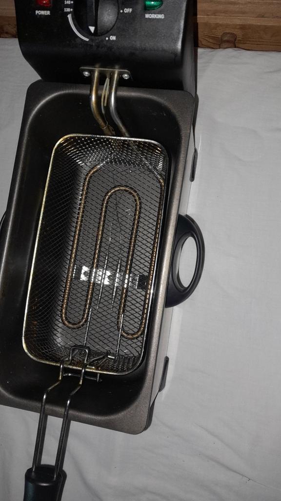 Frituurpan als nieuw, Witgoed en Apparatuur, Frituurpannen, 4 liter of meer, Ophalen, Zo goed als nieuw