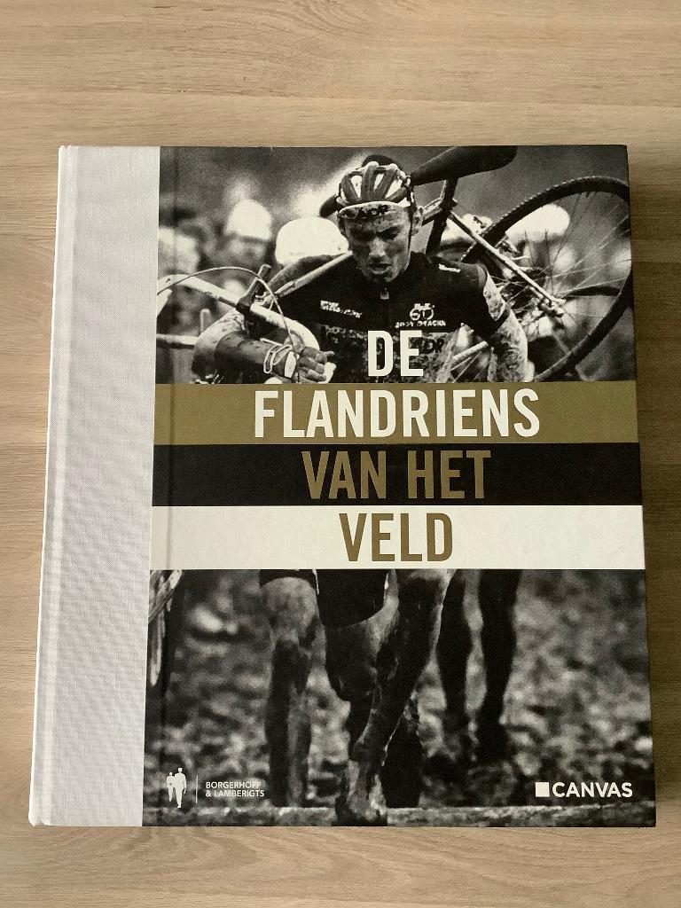 Boek wielrennen ‘ Flandriens van het veld ‘, Ophalen of Verzenden, Zo goed als nieuw, Diverse auteurs, Lopen en Fietsen