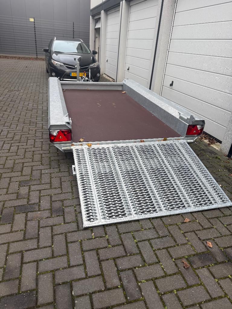 Aanhanger / machine transporter TE HUUR!!, Koeriersdiensten