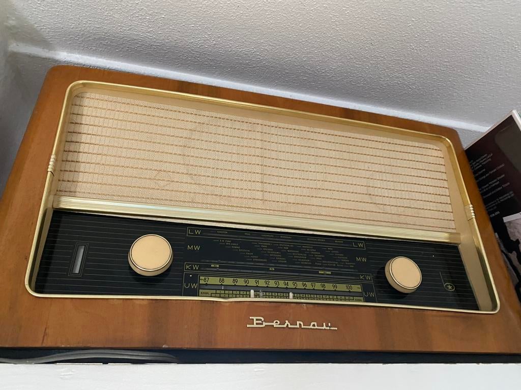 Mooie retro radio, Ophalen