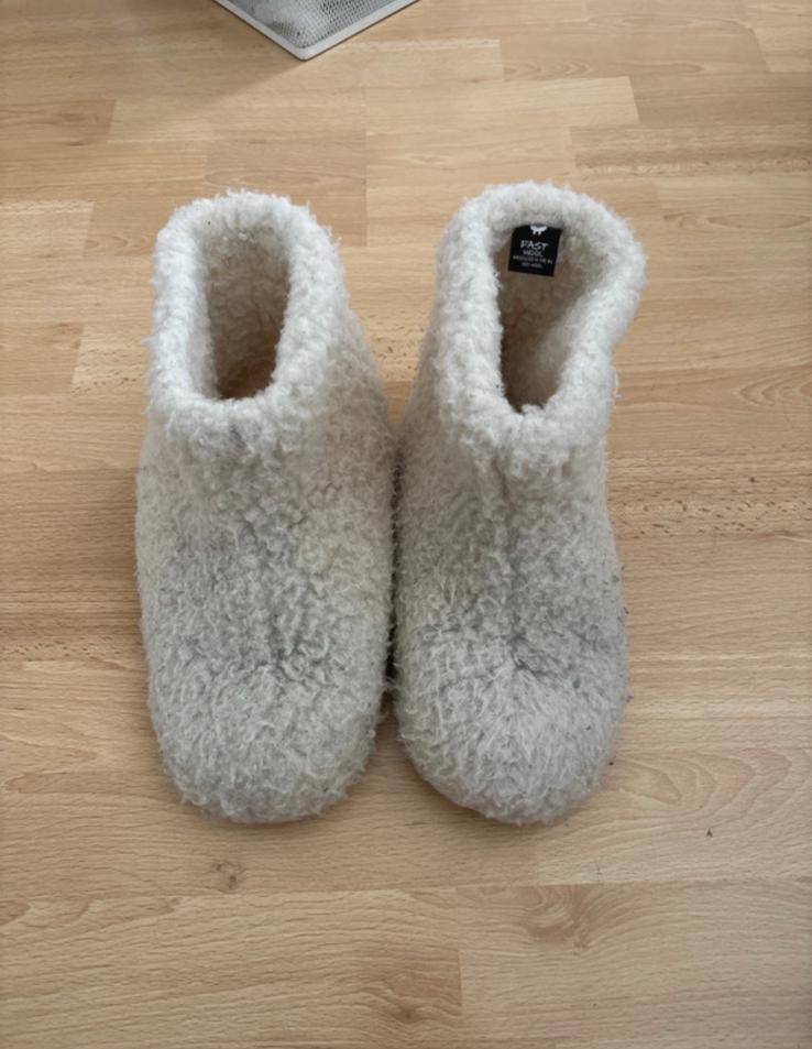 Sloffen maat 40, Beige, Ophalen of Verzenden, Zo goed als nieuw, Pantoffels of Sloffen