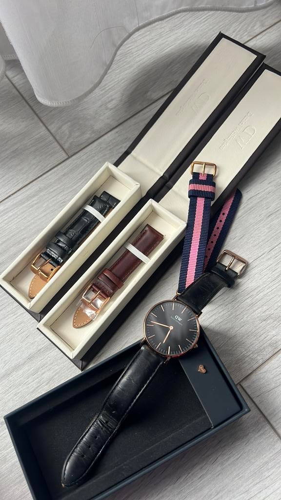 Daniel Wellington horloge 36 mm zwarte klok + bandjes en acc, Ophalen of Verzenden, Zo goed als nieuw, Overige merken