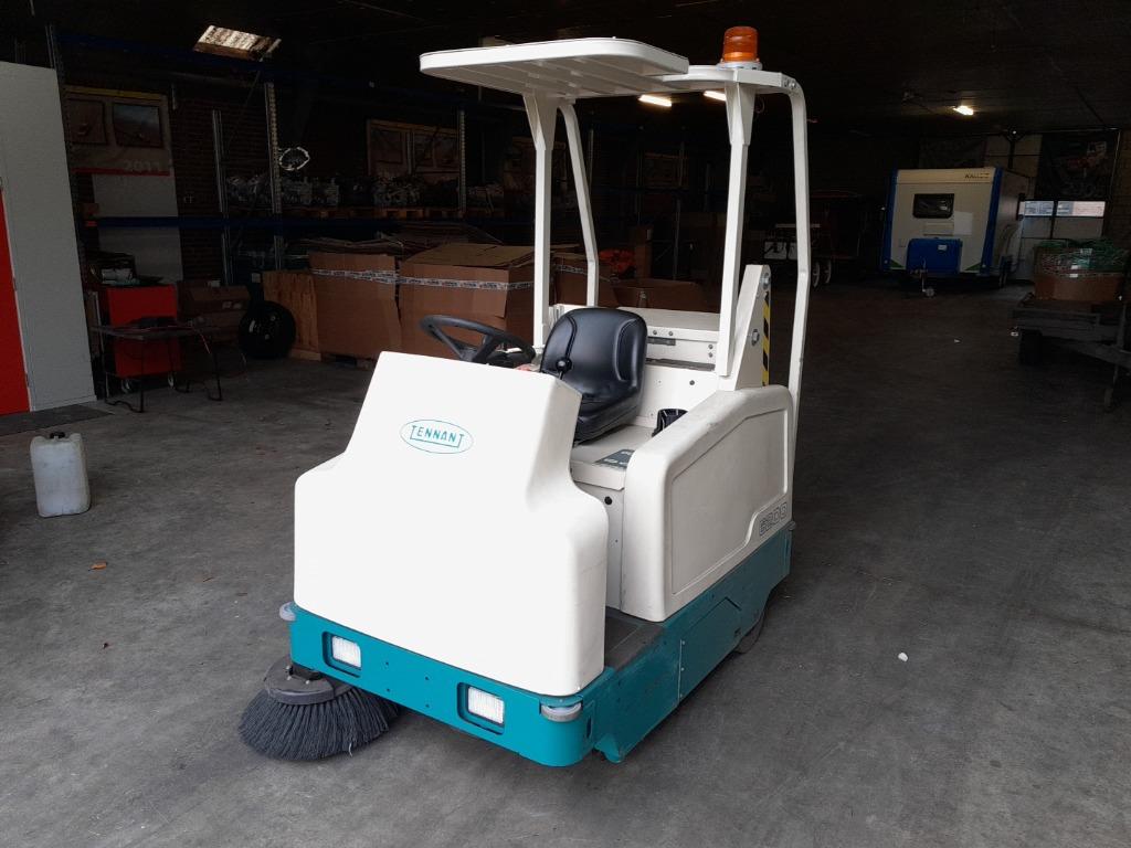 Tennant 6200 veegmachine. 349 UUR, ZO GOED ALS NIEUW., Ophalen of Verzenden, Zo goed als nieuw, Tennant