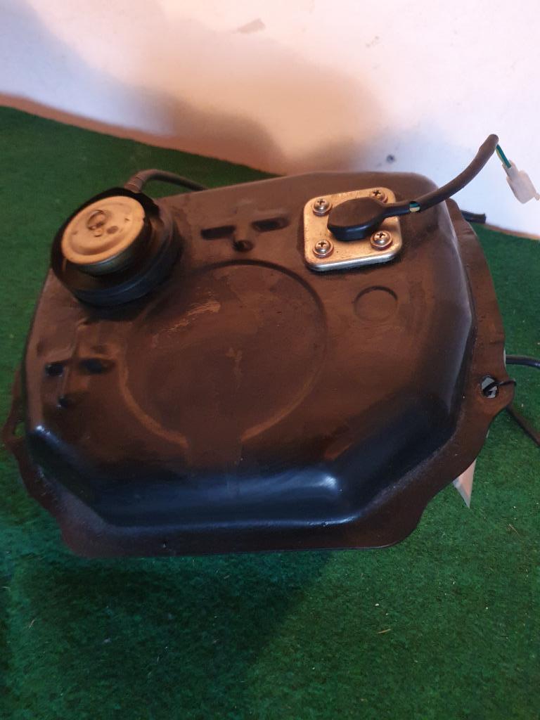 NIEUWSTAAT Benzinetank SYM Fiddle 3 50 origineel Fuel Tank, Fietsen en Brommers, Brommeronderdelen | Scooters, Ophalen of Verzenden