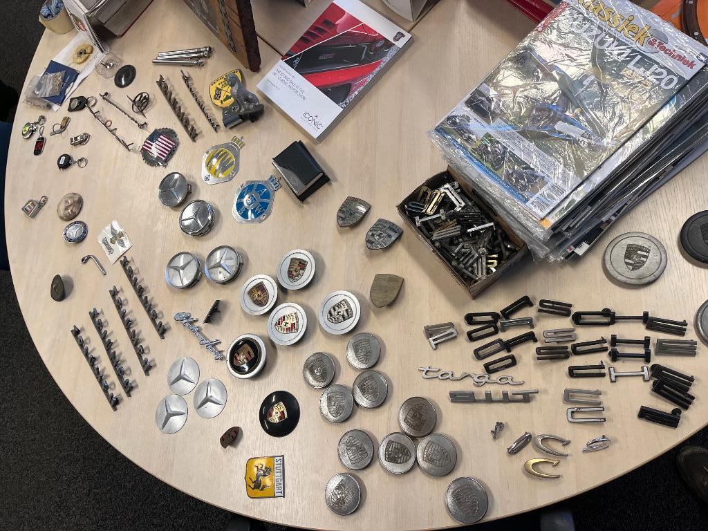 Diverse auto emblemen te koop!! Porsche / Triumph / Mercedes, Ophalen of Verzenden, Gebruikt, Auto's