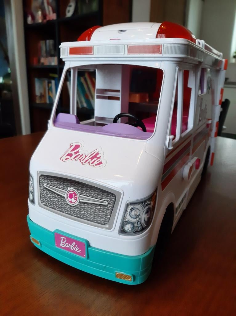 Barbie ambulance /verzorgingskliniek, Kinderen en Baby's, Speelgoed | Poppen, Ophalen of Verzenden, Barbie