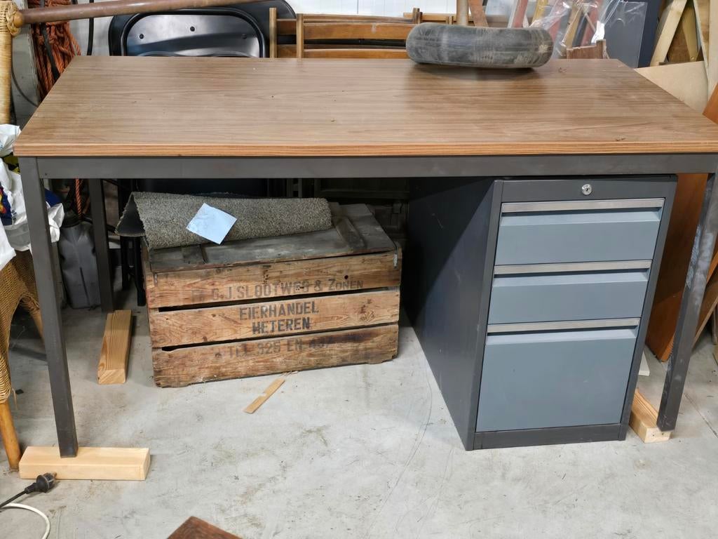 Te koop bureau met archief kastje, Ophalen