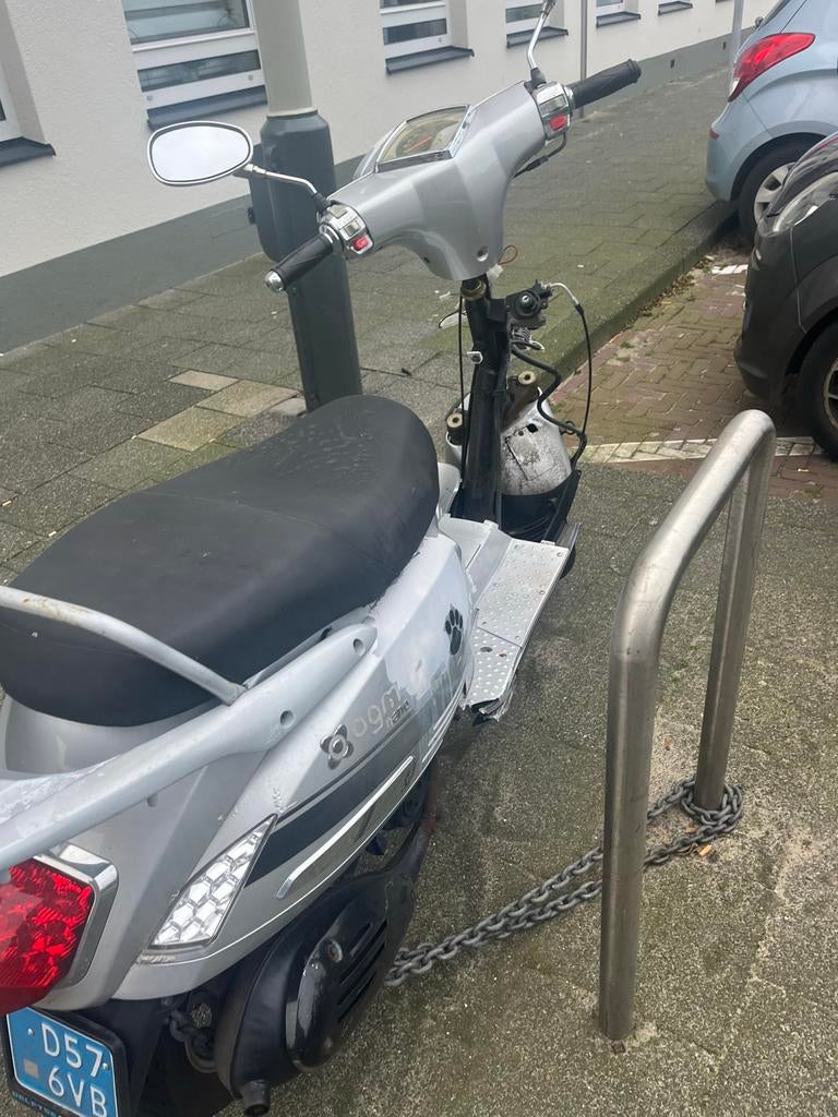 Defecte scooter gratis af te halen, Fietsen en Brommers, Scooters | Kymco, Ophalen, Gebruikt, Maximaal 45 km/u, Agility