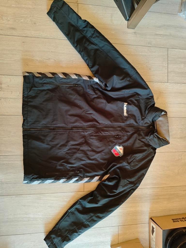 FC Utrecht zwart Hummel trainingsjas, Zwart, Overige maten, Ophalen of Verzenden, Voetbal