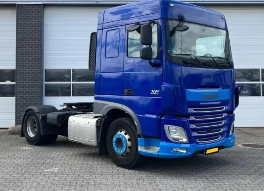 vrachtwagen Daf trekker4x2, Blauw, Leder en Stof, Diesel, DAF