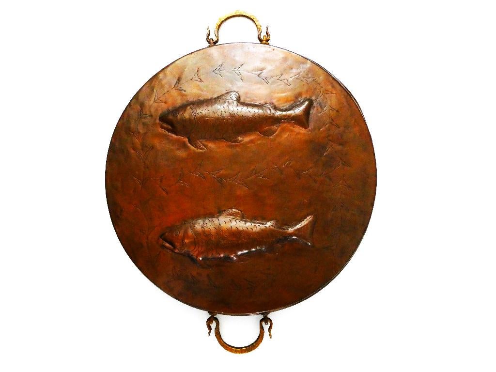 Roodkoperen vispan vis pan 2 vissen floraal gedecoreerd, Antiek en Kunst, Antiek | Koper en Brons, Koper, Ophalen of Verzenden