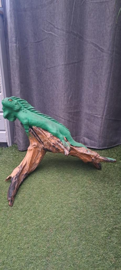 Groen Iguana Beeld op Houten Tak, Verzamelen, Ophalen, Zo goed als nieuw, Dier