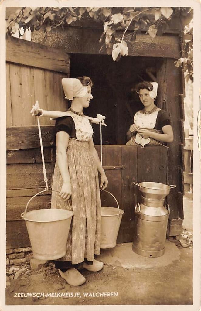 Walcheren Melkmeisjes 1936 Klederdracht, Ophalen of Verzenden, 1920 tot 1940, Gelopen, Zeeland