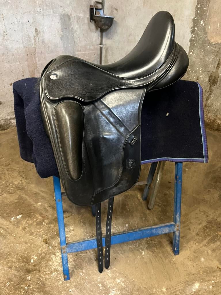 Dressuurzadel fairfax gareth 18 inch, Dieren en Toebehoren, Ophalen of Verzenden, Dressuur