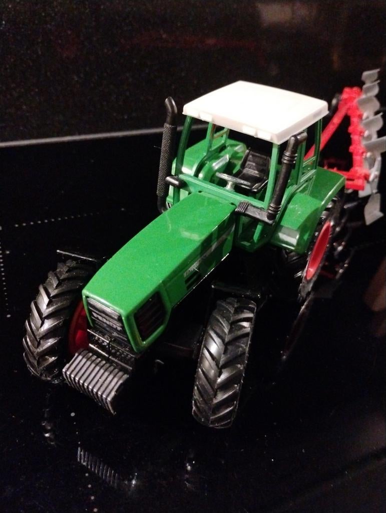 Siku Fendt Vario Favorit 926 met ploeg - Schaalmodel 1:32, Hobby en Vrije tijd, Overige merken, Auto, 1:32 tot 1:50, Ophalen of Verzenden
