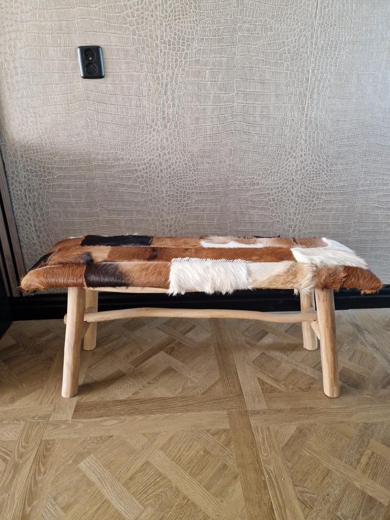 Geitenhuid bankje met teakhouten poten teak hout geitenvacht, Huis en Inrichting, Ophalen, Gebruikt, 75 tot 100 cm, Landelijk