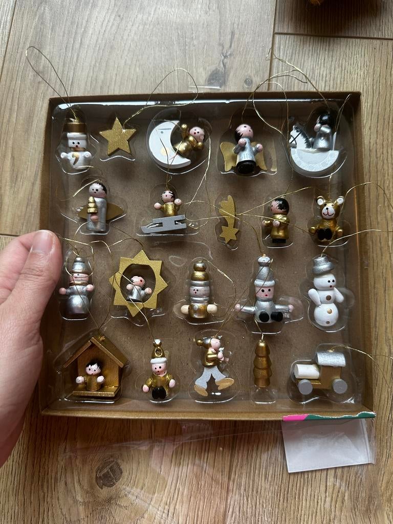 Kersthangers, Diversen, Ophalen