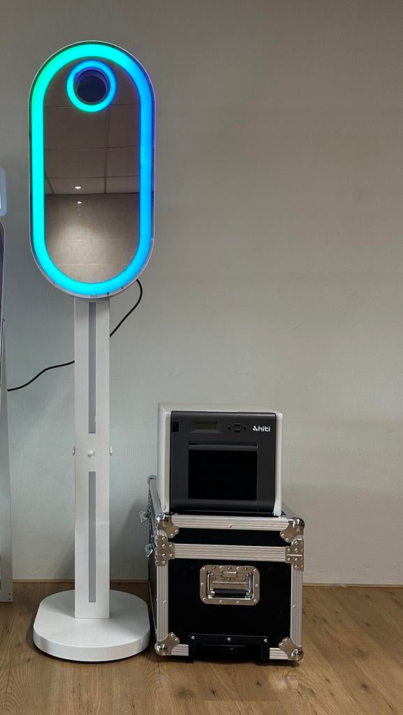 Te koop Photobooth compleet werkend met printer en camera, Overige merken, Ophalen of Verzenden, Zo goed als nieuw, 120 watt of meer