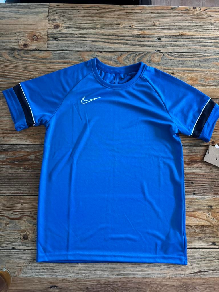 * nieuw * prachtig sportshirt Nike mt 158-170 Dry Fit, Ophalen of Verzenden, Nieuw, Shirt of Longsleeve