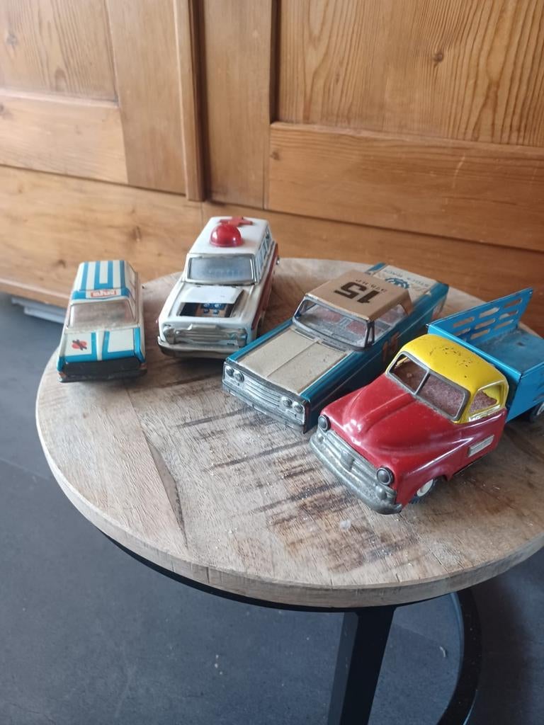 Partij leuke oude   blikken autos, Ophalen