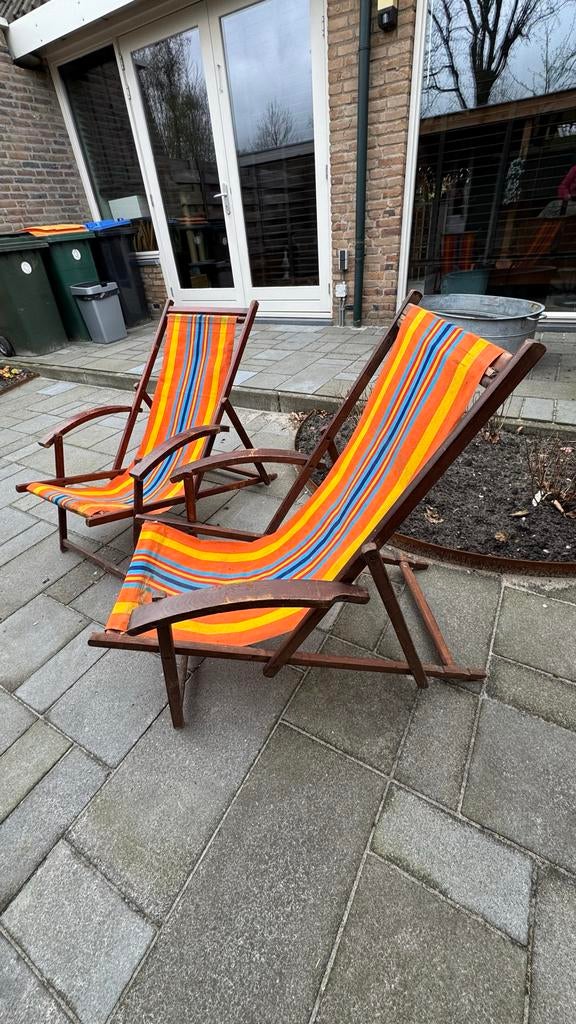 Twee houten strandstoelen met gestreepte stof, Ophalen of Verzenden, Gebruikt, Hout, Inklapbaar