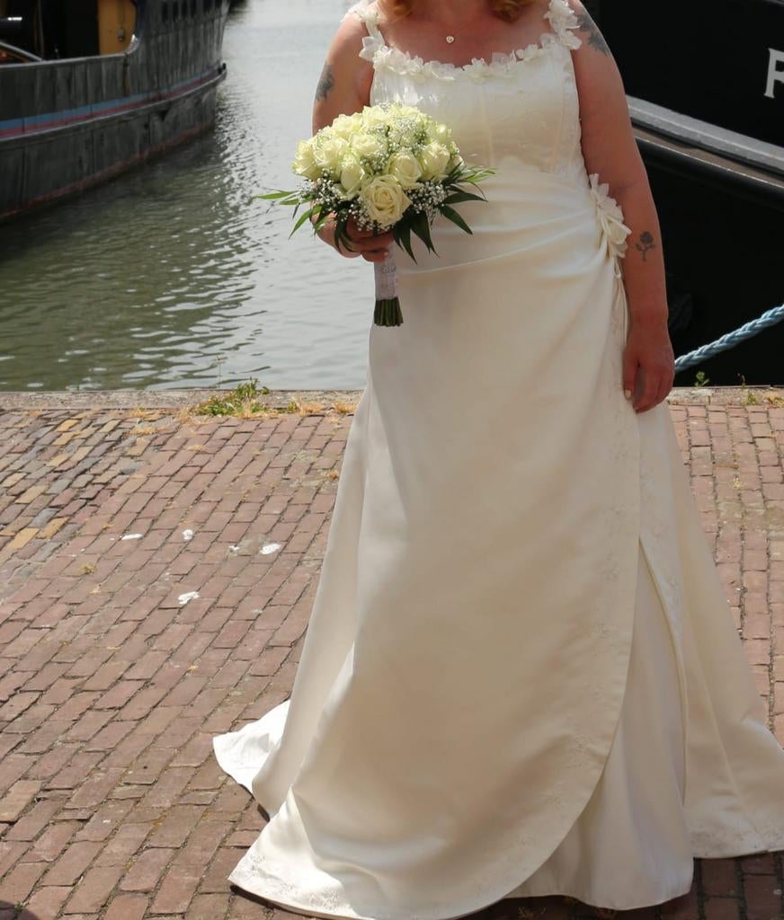 Bruidsjapon met kanten details en hoed, Kleding | Dames, Trouwjurk, Overige kleuren, Ladybird, Ophalen of Verzenden