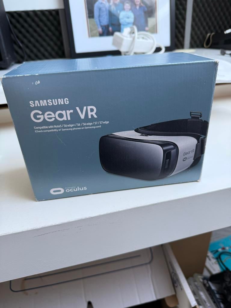 Samsung Gear VR Virtual Reality Bril - Nieuwstaat, Spelcomputers en Games, Virtual Reality, Zo goed als nieuw, Telefoon, VR-bril