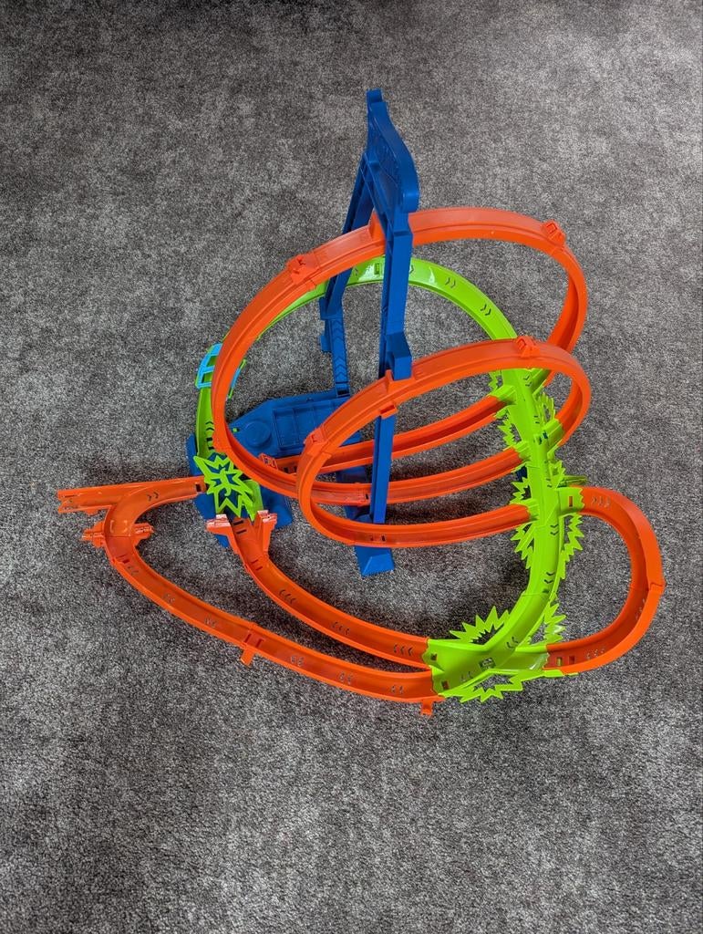 Hot Wheels racebaan met looping, Kinderen en Baby's, Speelgoed | Racebanen, Ophalen of Verzenden