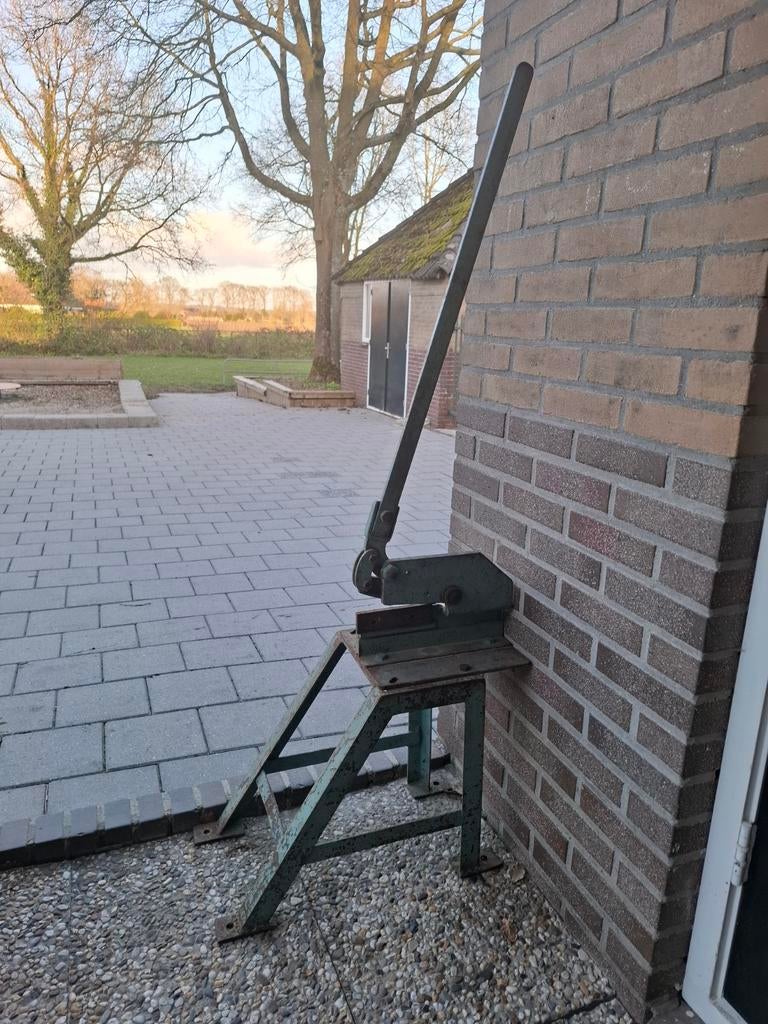 Staal plaat knipper, Ophalen