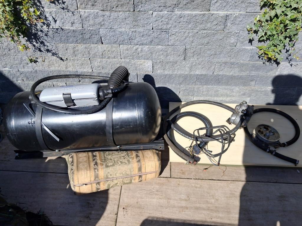 Lpg installatie. Bijna niet gebruikt. Tank is ouder als 10 j, Ophalen