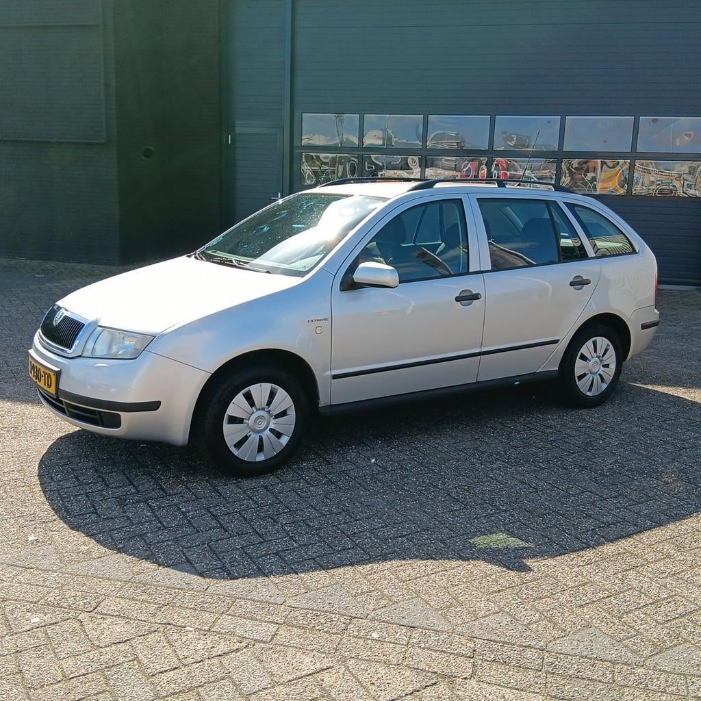 Skoda Fabia Combi 1.4-16V Ambiente, Voorwielaandrijving, 450 kg, 4 cilinders, Startonderbreker