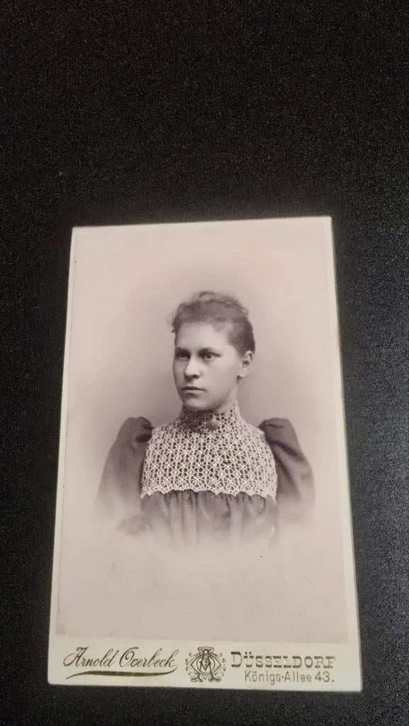 Antieke foto van jonge vrouw, Arnold Overbeck Düsseldorf, Ophalen of Verzenden