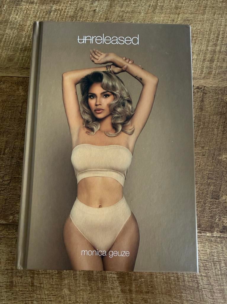 Monica Geuze - Unreleased, Ophalen of Verzenden, Gelezen, Film, Tv en Media