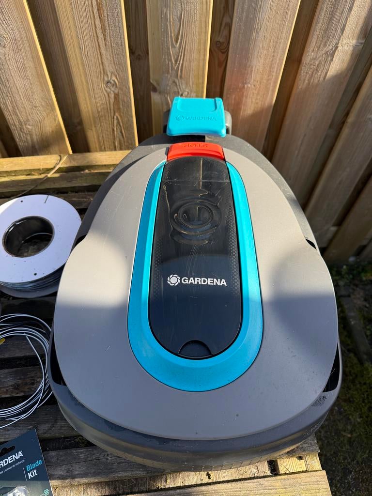 Gardena robotmaaier Sileno City 470m² & garage, Ophalen, Zo goed als nieuw, Minder dan 20 cm, Bestuurbaar via app